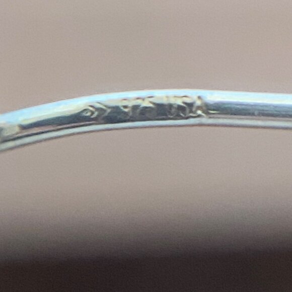 Silpada Sterling Silver 925 "Back To Basics" Hinged Clasp Oval Hoop Earrings - Picture 9 of 16